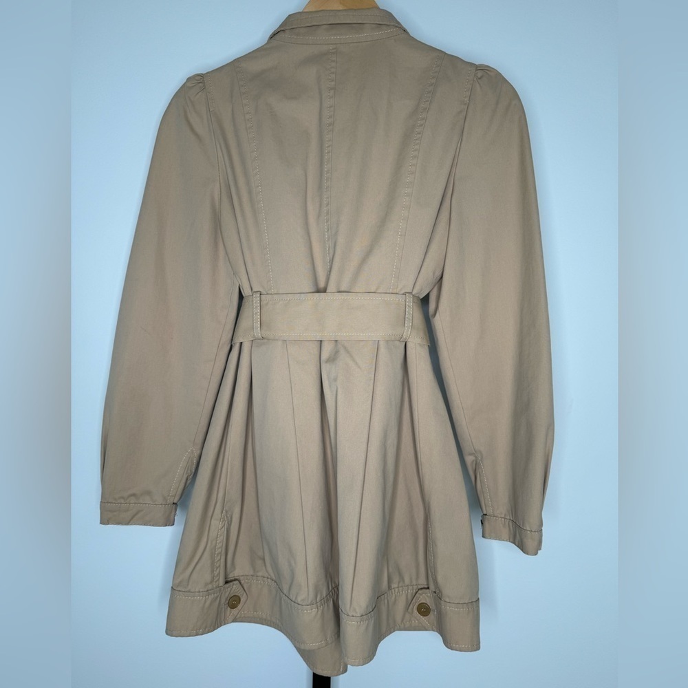 Fendi Women's Trench Coat - Timeless Elegance and Italian Luxury 🌟 - Picture 3 of 8